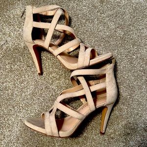 Kelly and Katie nude heels